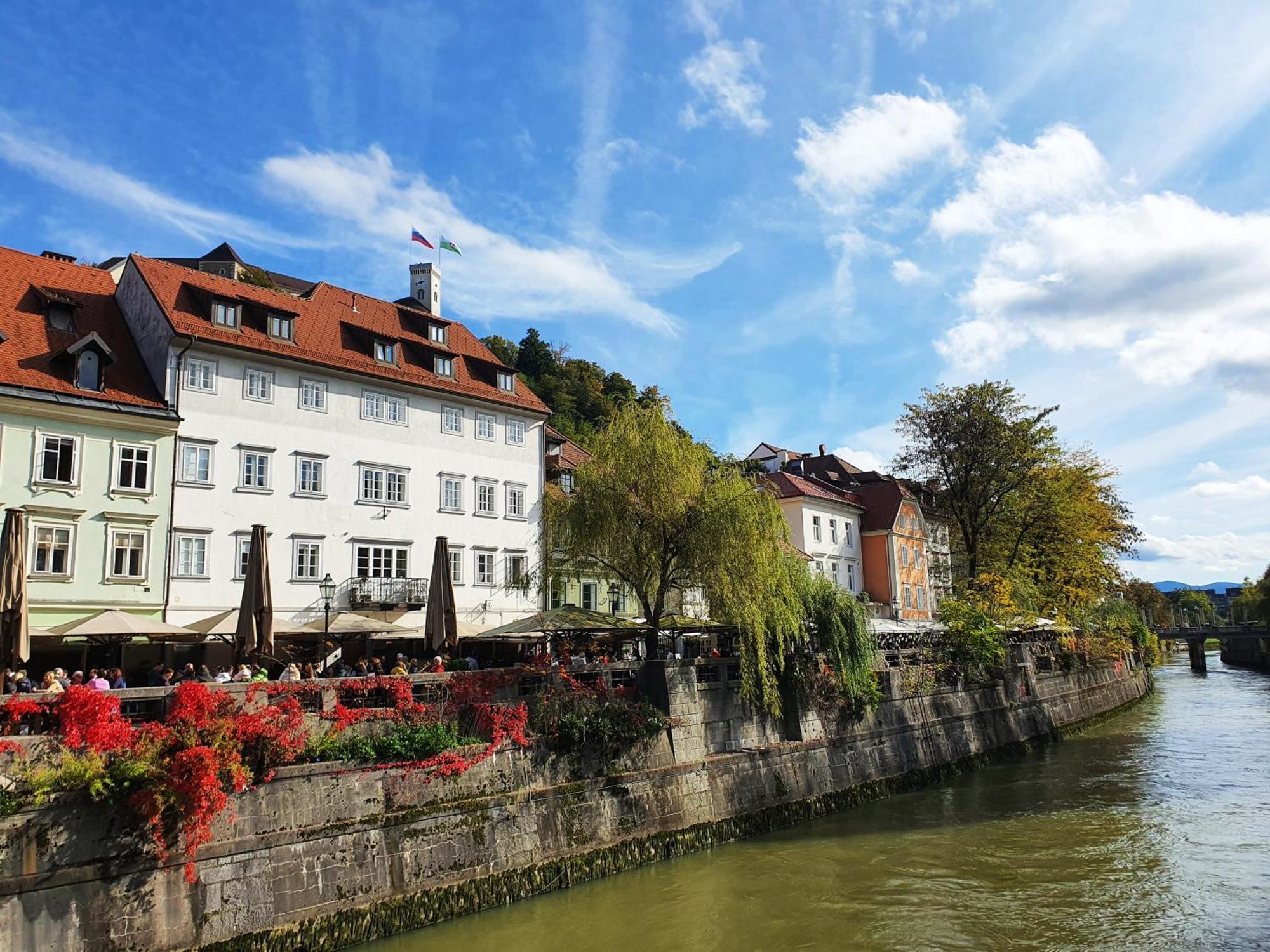 Apartment Riverside Elegance Ljubljana
