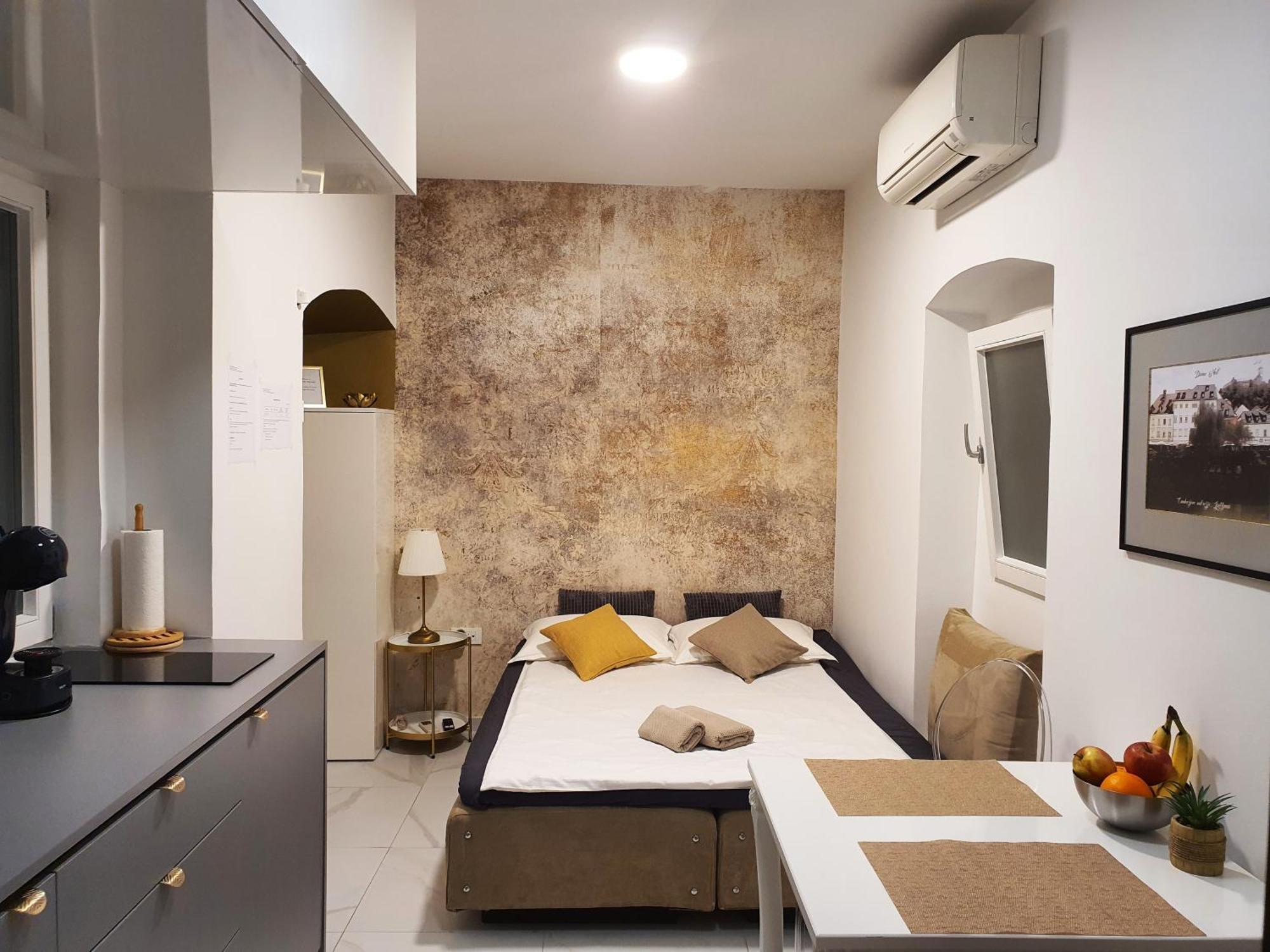 Riverside Elegance Apartma
